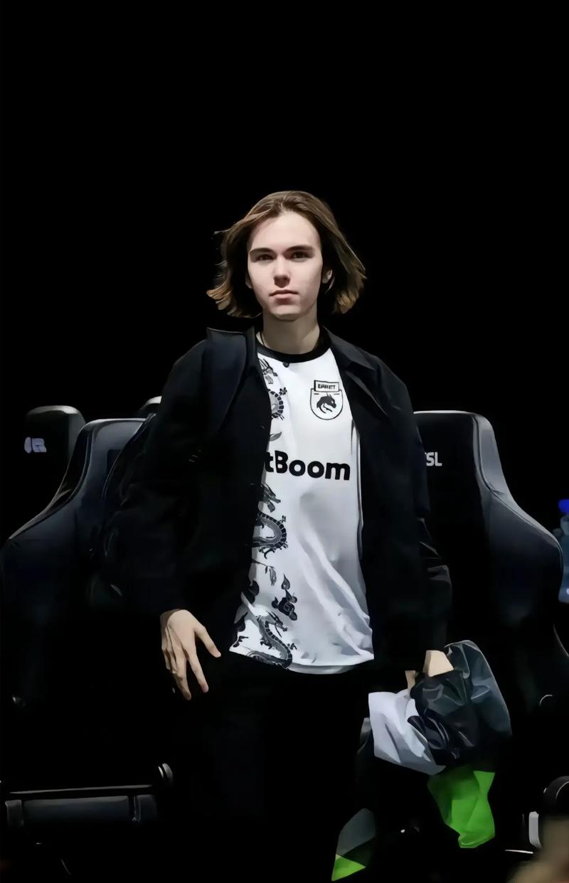 Thorin： 我认为 s1mple 现在不值300万美元