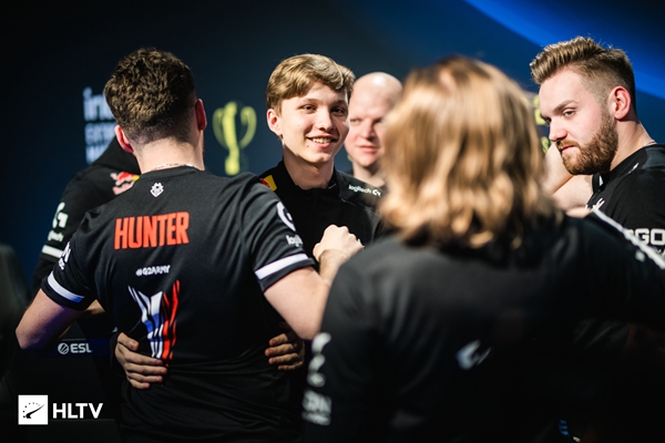 jL回应对NAVI质疑：没有火力输出和明星选手的二线队哈哈