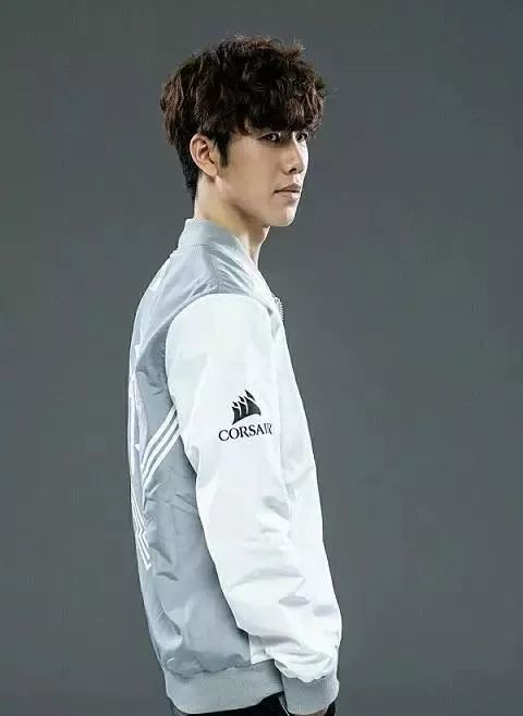 FaZe以2：0战胜NAVI，晋级2025年BLAST Open Fall lan 阶段